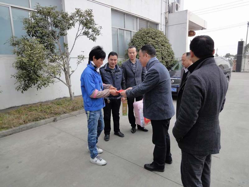 Leaders of Yueqing Federation of trade unions convey our condolences to our staff